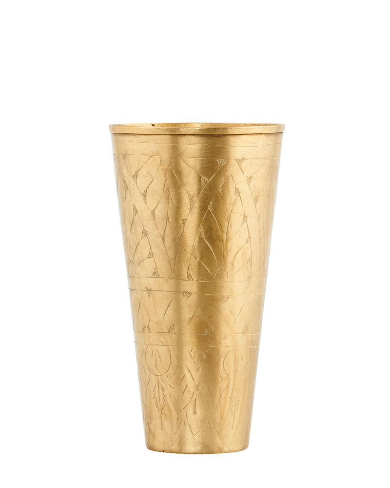 Deze messing Lassi vaas brengt met z'n gouden gloed warmte in je huis.
